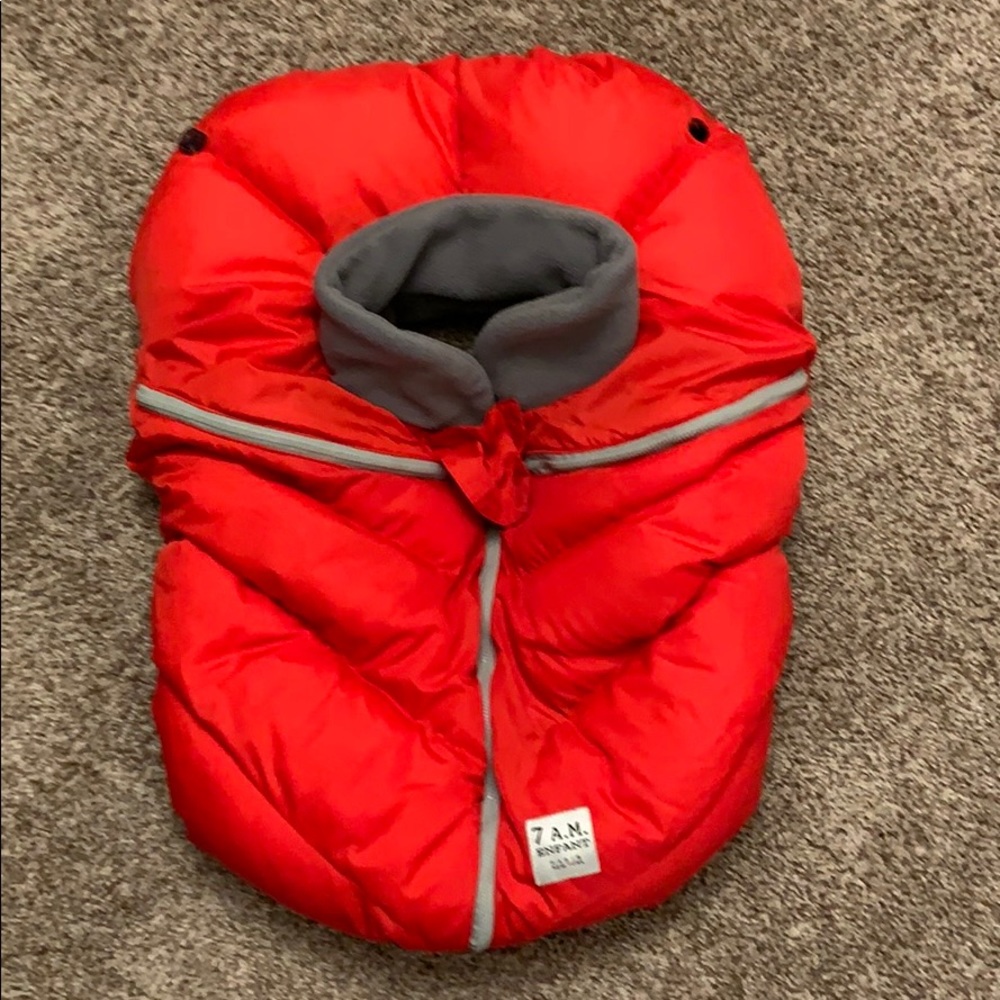 7 AM enfant red car seat cover